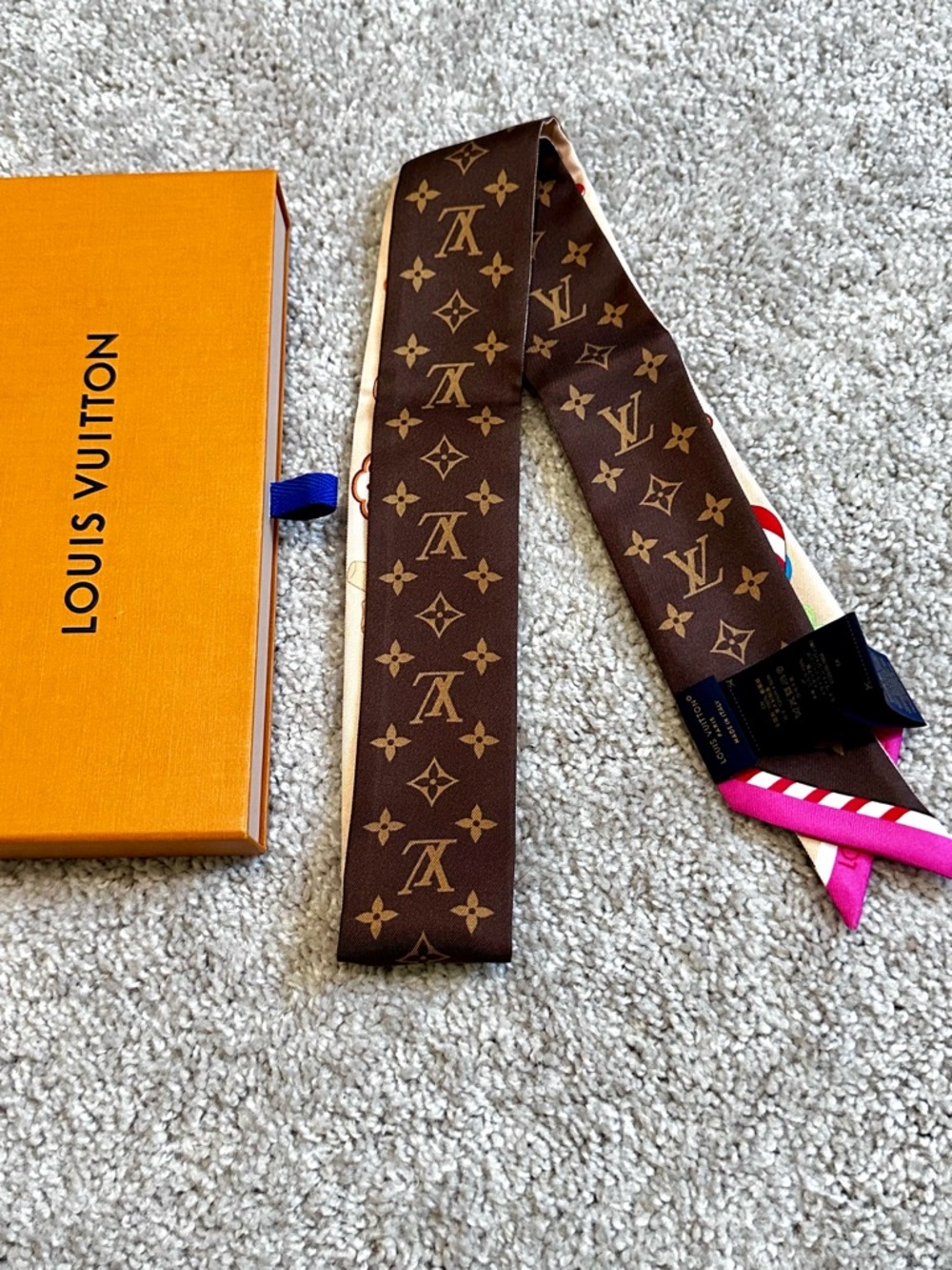 Louis Vuitton Xmas Vivienne Candy Factory BB Silk Bandeau - Picture 7 of 8
